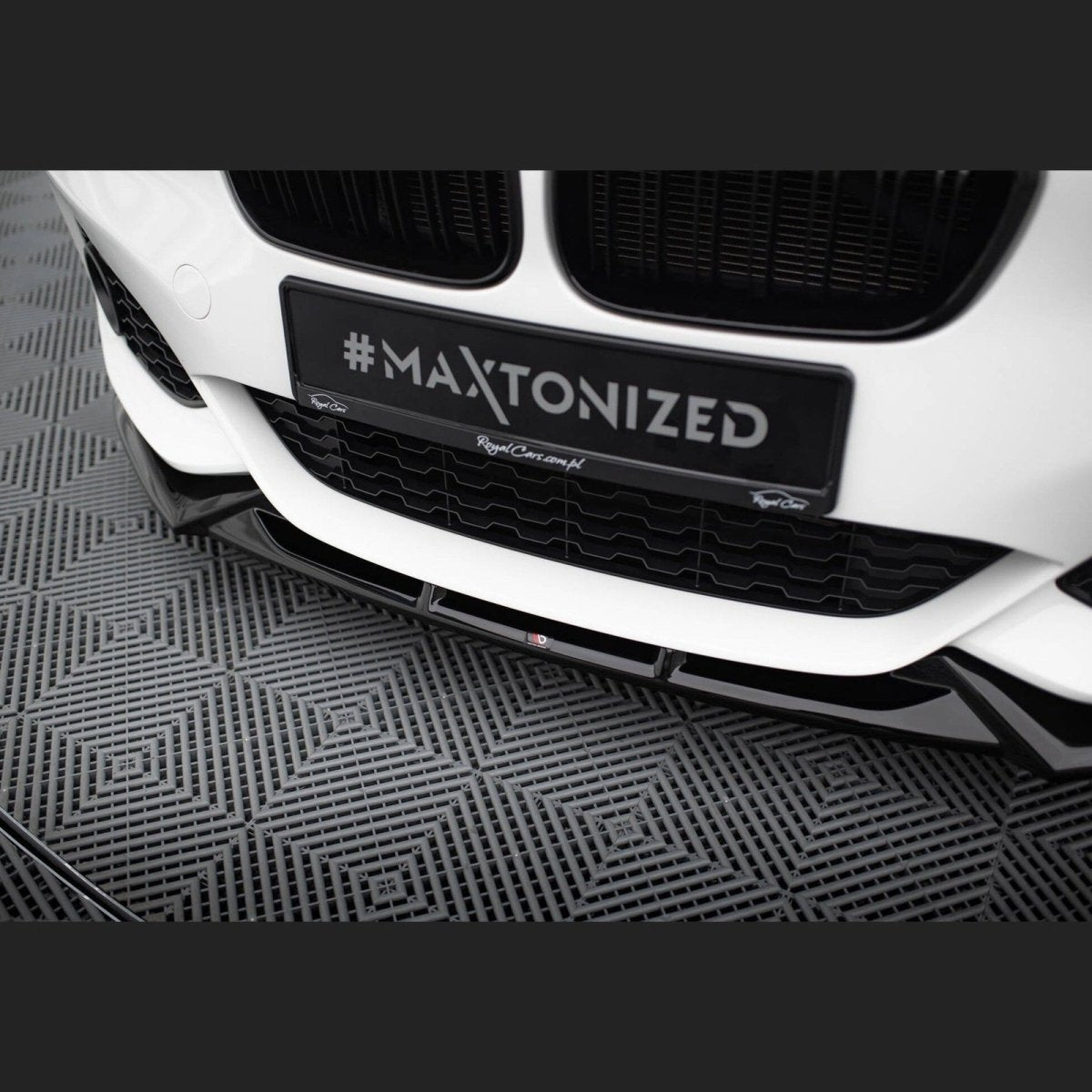 Front Lip V5 - BMW F20LCI / F21LCI - Hoogglans Zwart - Maxton Design | 15 - 19 - Beamerstyling.nl