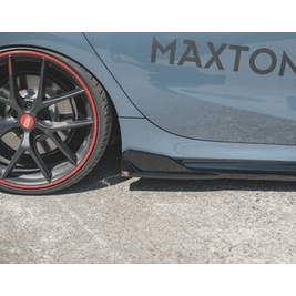 Side Skirt Extensions V3 - BMW F40 - Hoogglans Zwart - Maxton Design - Beamerstyling.nl
