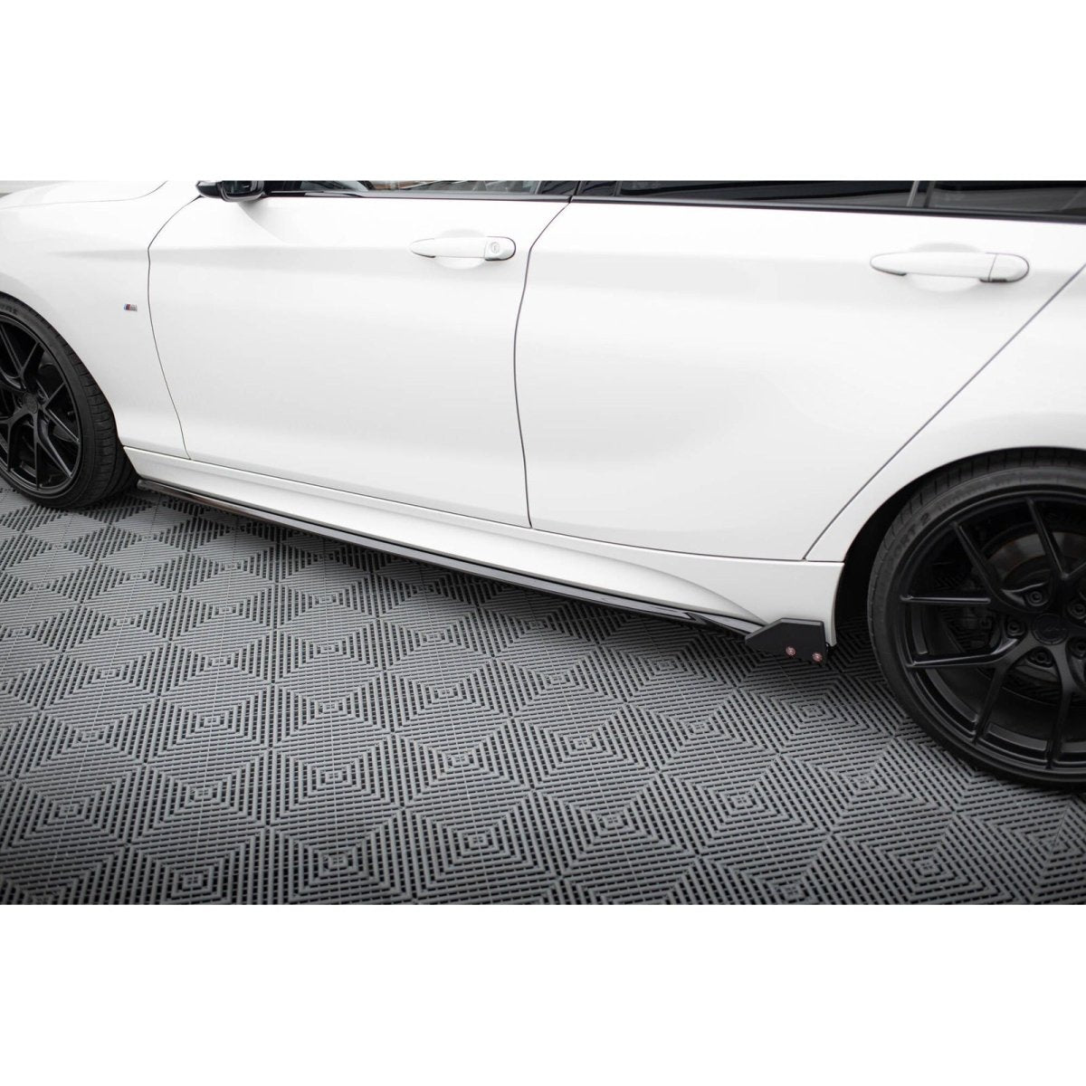 Side Skirt Extensions V4 + Vinnen - BMW 1 Serie F20 - Maxton Design | 2011 - 2019 - Beamerstyling.nl