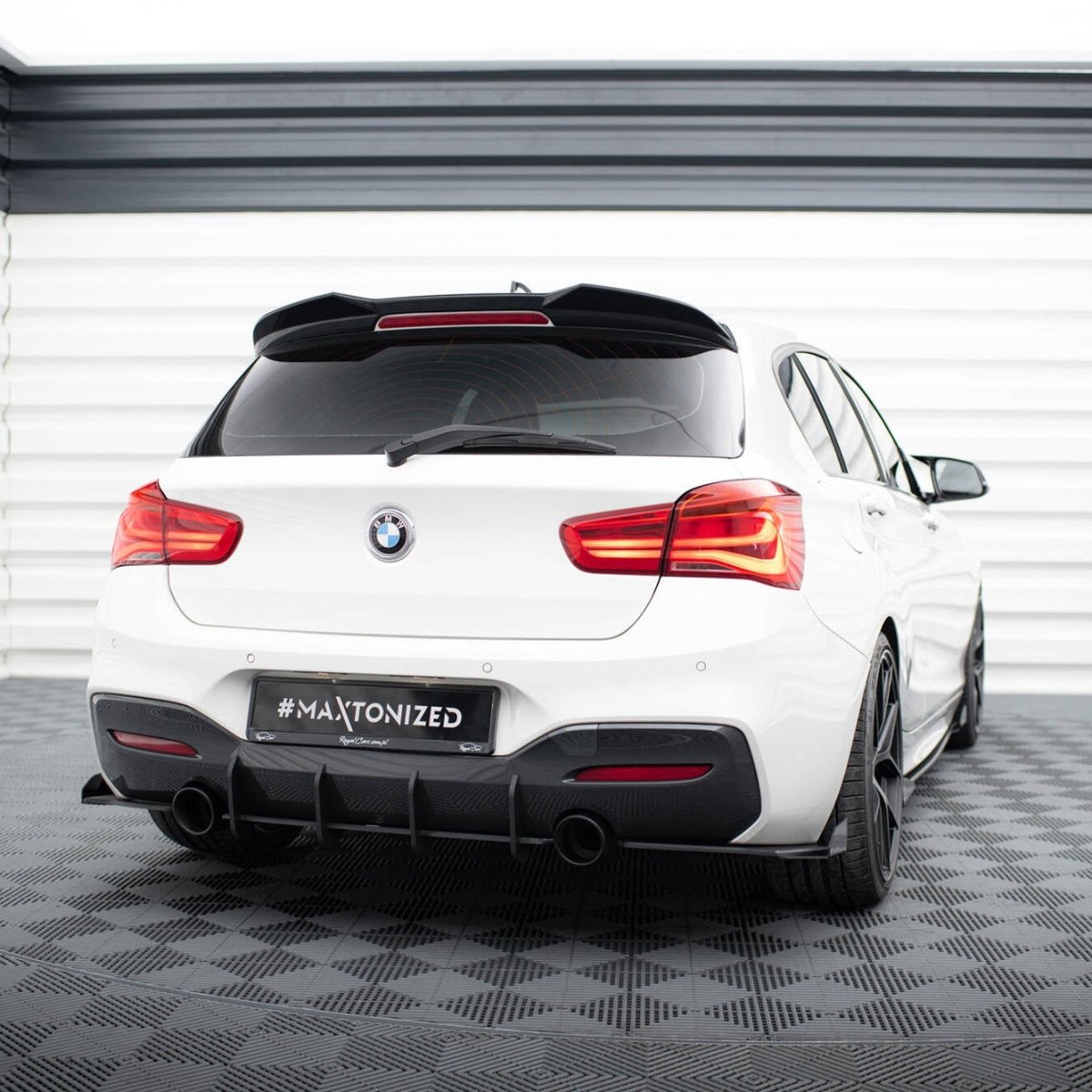 Street Pro Achterbumper Splitters V2 + Vinnen - BMW F20LCI / F21LCI - M Pakket - Maxton Design | 2015 - 2019 - Beamerstyling.nl