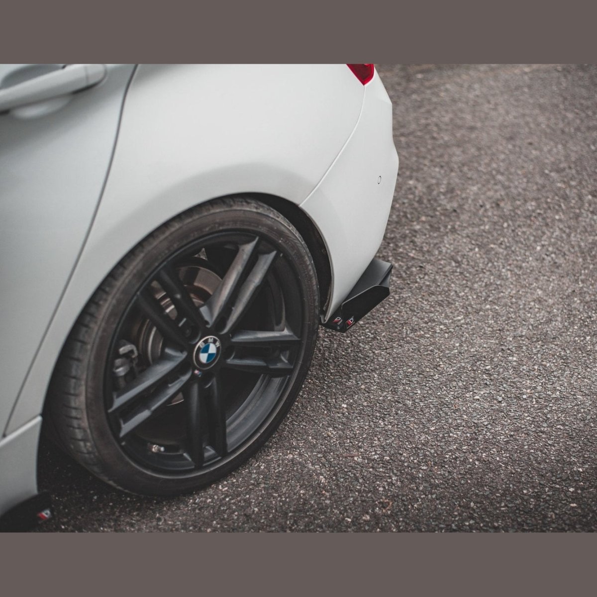 Street Pro Achterbumper Splitters V3 + Vinnen - BMW F20LCI / F21LCI - M Pakket - Maxton Design | 2015 - 2019 - Beamerstyling.nl